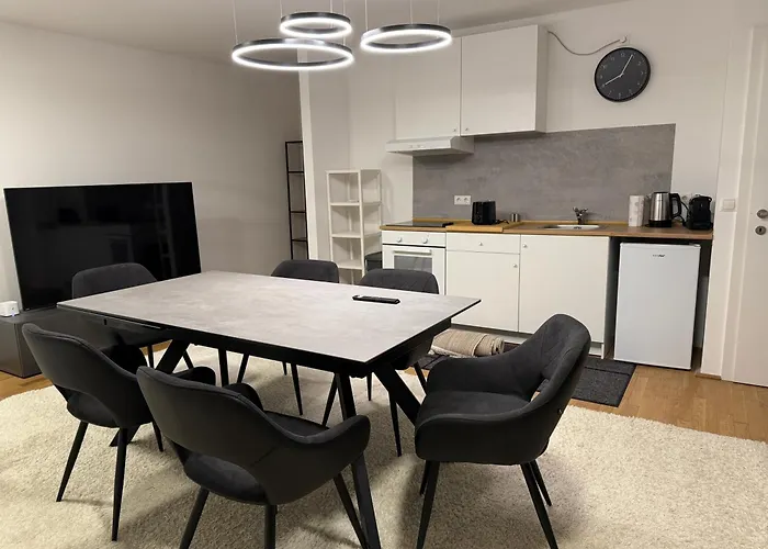 Luxury With Patio - Free Parking *