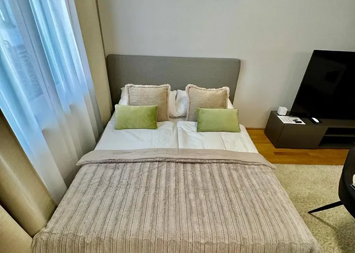 Luxury With Patio - Free Parking