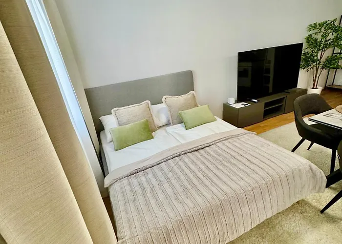 Luxury With Patio - Free Parking Apartment Vienna
