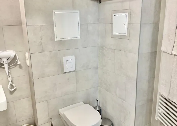Luxury With Patio - Free Parking Apartment